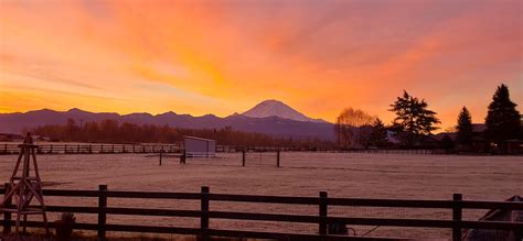 Mt. Rainier Sunrise : r/pics