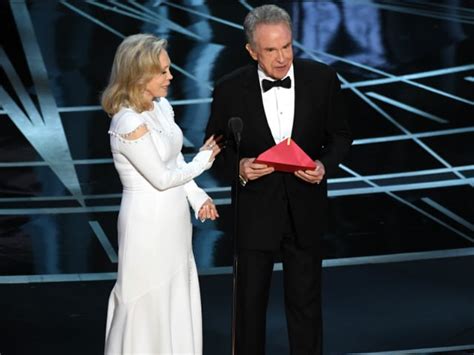 Oscars 2017: The PwC Accountant Who Gave Warren Beatty Wrong Envelope Is 'Very Upset'