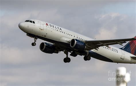 Delta Air Lines Airbus A320 Jet at Takeoff Photograph by David ...