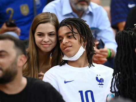 Kylian Mbappé Girlfriend / Who Is Ethan Mbappe And What Club Does He ...