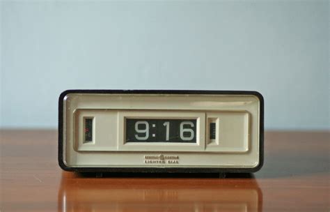 vintage GE flip clock