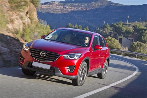 Mazda CX-5 SUV 2015 pictures | Carbuyer