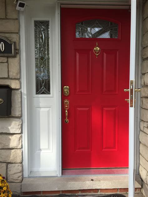 Perfect red door! I used Sherwin Williams in heartthrob and I'm in love ...