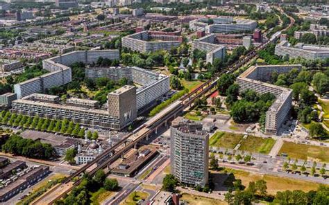 Amsterdam viert 50 jaar Bijlmer - Dagblad van het Noorden