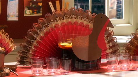 Video: Thanksgiving Turkey Centerpiece Decoration | Martha Stewart