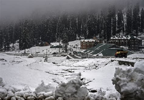 Today's Photo : A view after fresh snowfall at Baramulla District