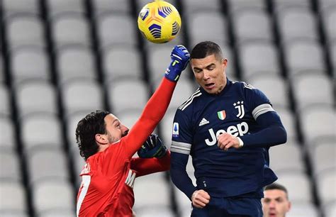 Cristiano Ronaldo amazes fans with ridiculous leap during Juventus vs ...