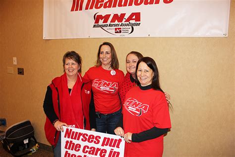 MNA Nurses Stand United During Contract Negotiations - Minnesota Nurses Association