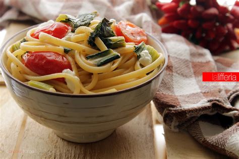 Pasta con cicoria e pomodorini Ricetta facile