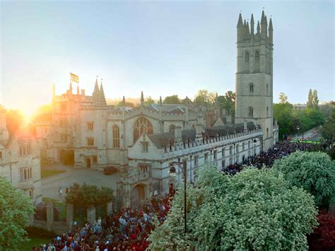 Guide To Magdalen College - Footprints Tours - Oxford Walking Tours