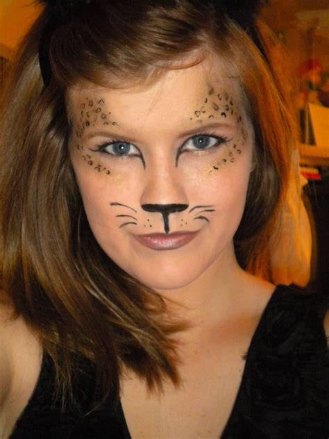 Super easy leopard makeup look for Halloween. Use black paint for the nose. Use gold eyeshadow ...