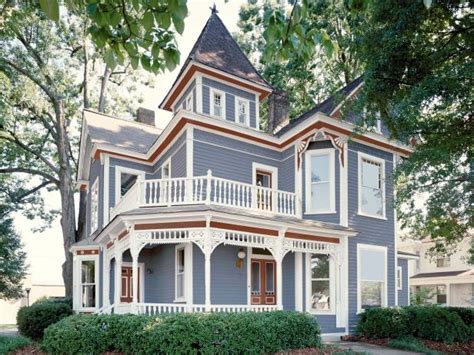 Curb Appeal Tips for Victorian Homes | HGTV