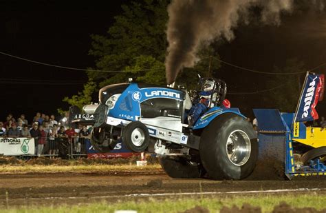 Tractor Pulling - Argo Tractors