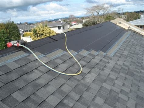 Asphalt Shingles Roofing Advantages and Disadvantages - RoofingCalc.com ...