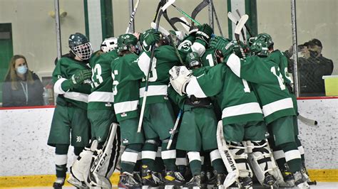 Dover hockey beats Oyster River in NHIAA Division II semifinals