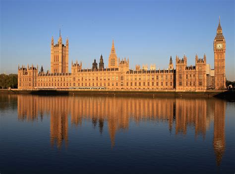 Booze at the Palace: British Parliament’s 30 Bars for Thirsty MPs | Observer