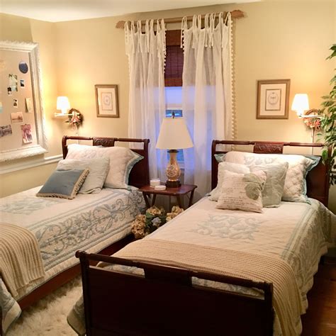 Cozy guest room. | Cozy guest rooms, Interior design programs, Commercial interior design