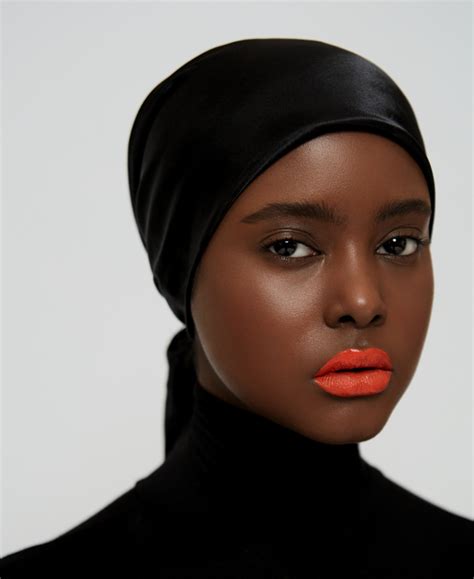 How To Wear Orange Lipstick (The Right Way) - Gritty Pretty