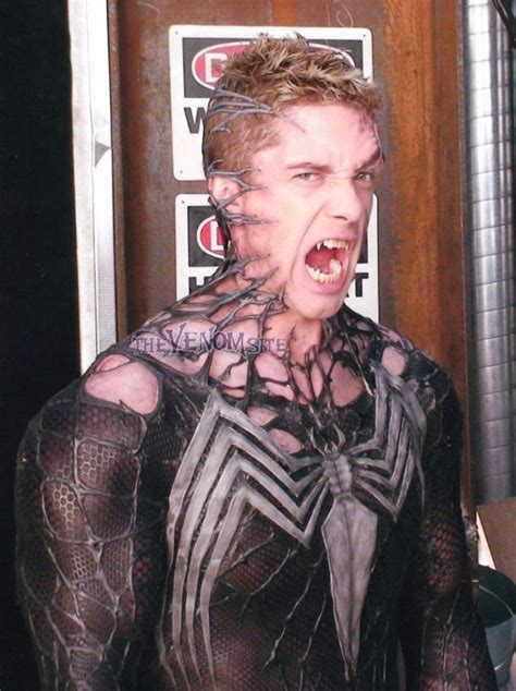 Topher Grace in his Venom costume and makeup for Spider-Man 3 (2007 ...