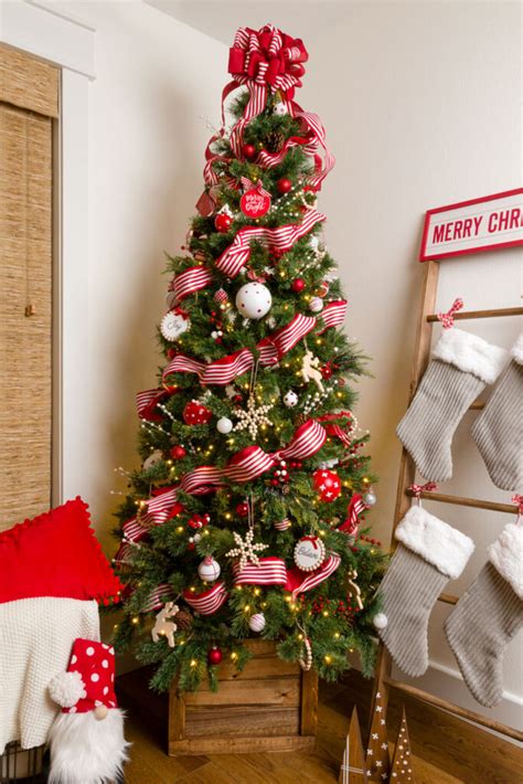 How to Decorate a Christmas Tree with Ribbon - Kippi at Home