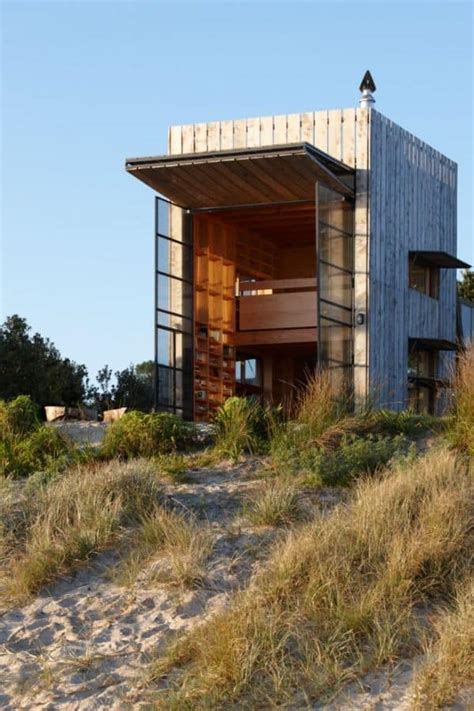 Award-Winning New Zealand Beach House Takes A Page From The Transformers