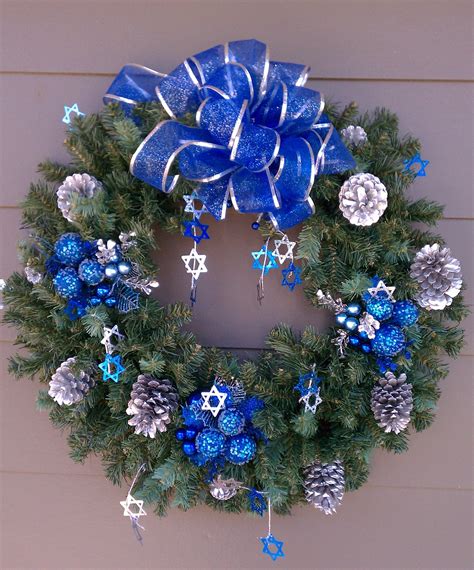 Hanukkah Wreath!!! Love it!!! | Hanukkah crafts, Hanukkah decorations, Jewish crafts