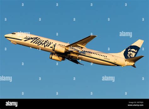 Alaska airlines paint livery hi-res stock photography and images - Alamy