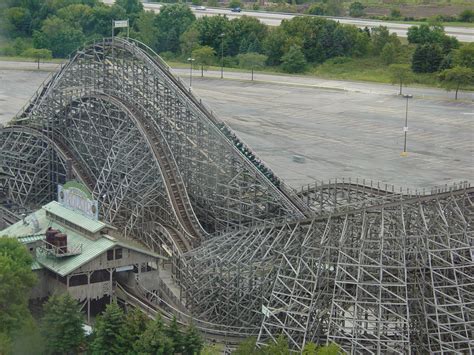 File:Six Flags Great America - Viper roller coaster.jpg - Wikipedia ...