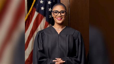 1st Female District Judge Takes the Bench in Dallas Co. - WAKA 8