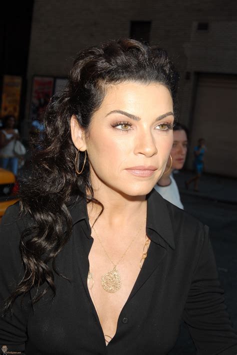 Julianna Margulies | Julianna margulies, Curly hair styles, Hair styles