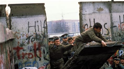 How the Fall of the Berlin Wall Transformed World Politics