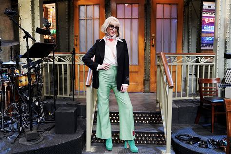 St. Vincent Performs On 'Saturday Night Live': Watch