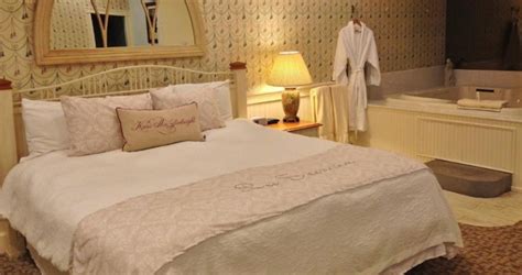 15 Romantic Hotels With Hot Tub In Room In Massachusetts (MA)