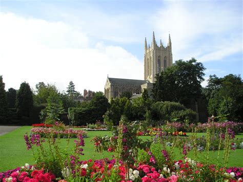 "Bury St Edmunds - The beautiful Abbey Gardens and St Edmundsbury ...