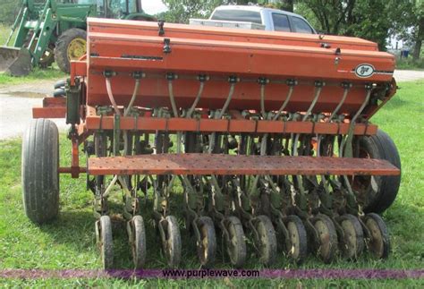 Tye 104-4404 Pasture Pleaser no-till drill in Tunas, MO | Item AY9854 sold | Purple Wave