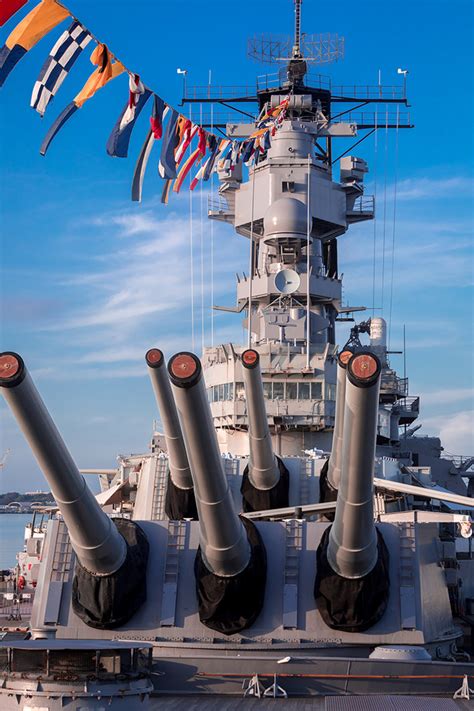 "Mighty Mo" Superstructure Unveiled - USS Missouri (en)