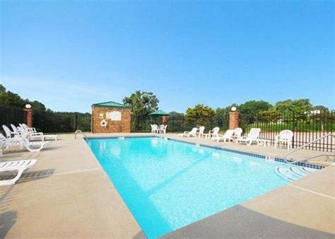 Quality Inn Dahlonega Near University Pool: Pictures & Reviews ...