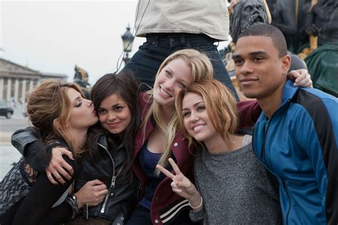 Ashley Greene, Lina Esco, Ashley Hinshaw, Miley Cyrus and Tanz Watson are in ‘LOL’ - http ...