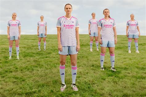 Arsenal Launches First-Ever Bespoke Away Kit for Club’s Women’s Team – SportsLogos.Net News