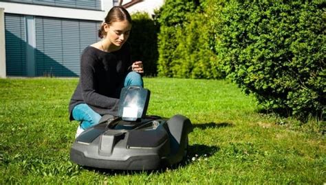 Best Robot Lawn Mower Today [2021] - ToolPickr.com