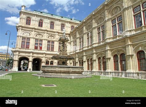 Vienna's State Opera House , Vienna, Austria Stock Photo - Alamy