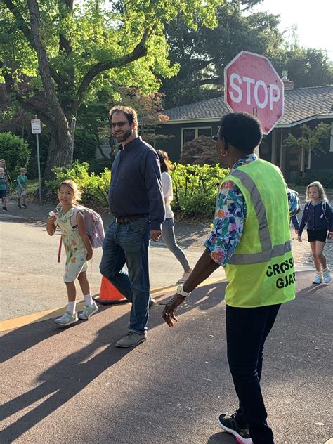 Spotted: Familiar sights on first day of Menlo Park schools - InMenlo