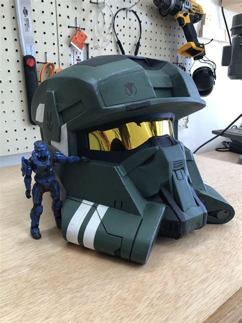 My body is ready for Reach MCC with my now completed EOD Helmet : r/halo