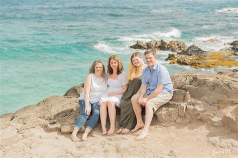 A Charming Bunch - Bartholomew's Family Portraits in Maui