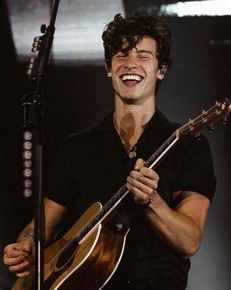 Shawn Mendes plays his guitar | Shawn mendes wallpaper, Shawn, Shawn mendas