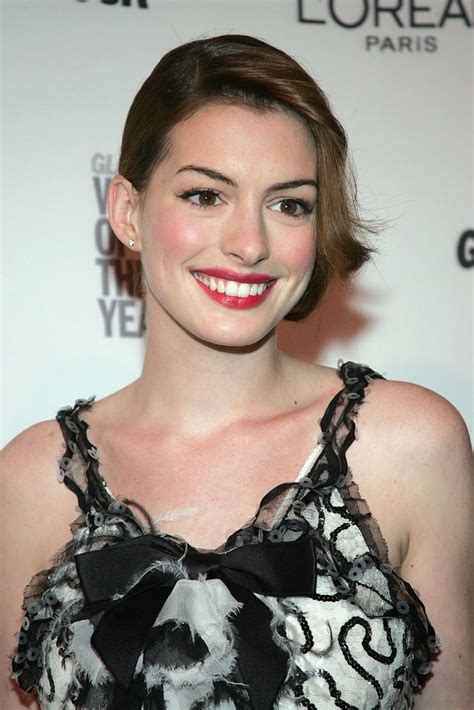 Anne Hathaway Haircut - 35 Anne Hathaway's Stylish Hair Looks - Haircuts & Hairstyles 2021