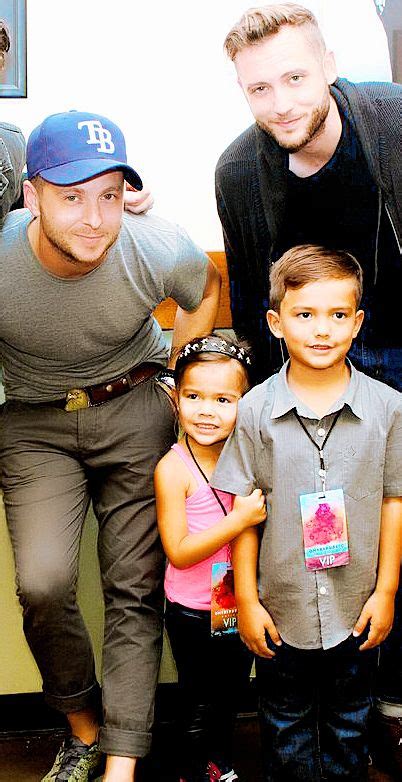 Ryan and Brent pose with kids=the CUTEST picture ever | One republic ...