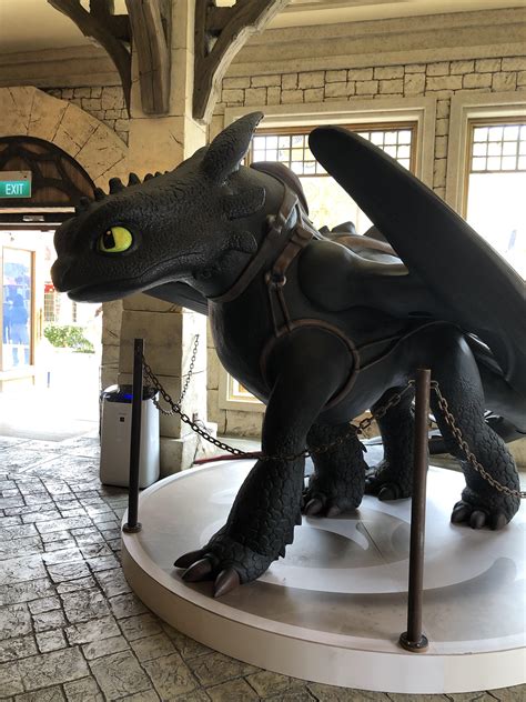 Life-sized toothless at universal studios Singapore!! : r/httyd