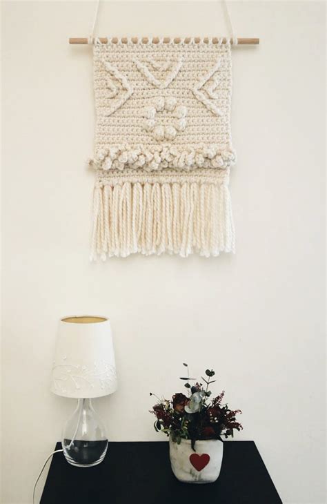 Crochet wall hanging pattern - mallooknits.com - Crochet