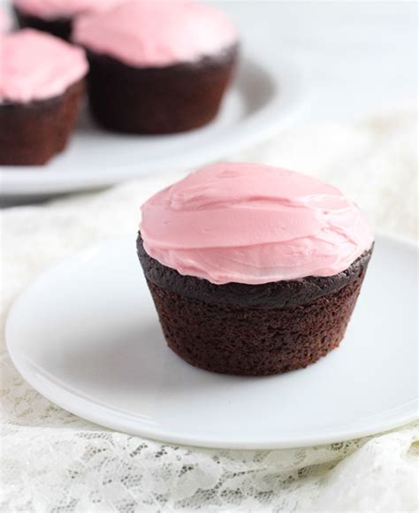 Best-Ever Chocolate Quinoa Cupcakes with Naturally Pink Frosting ...